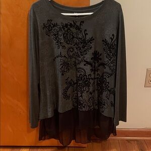 Style & Co. Black Floral on Gray Long Sleeve Top